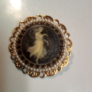 Elegant Gold and Black Cameo Brooch